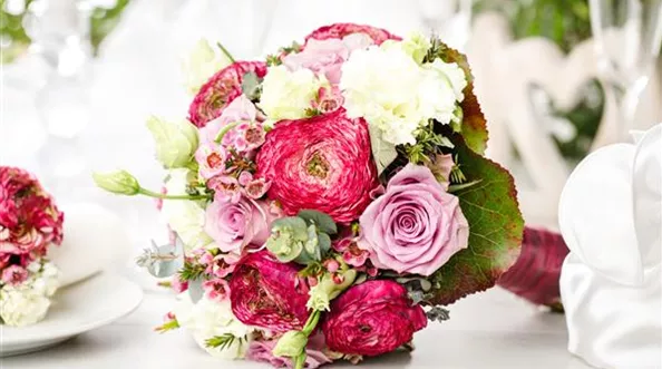 IMG_7988.jpg Tischdekoration mit Blumenstrauß (GS584448.jpg)